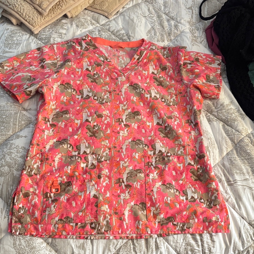 Carhartt Pink and Brown Camouflage Top